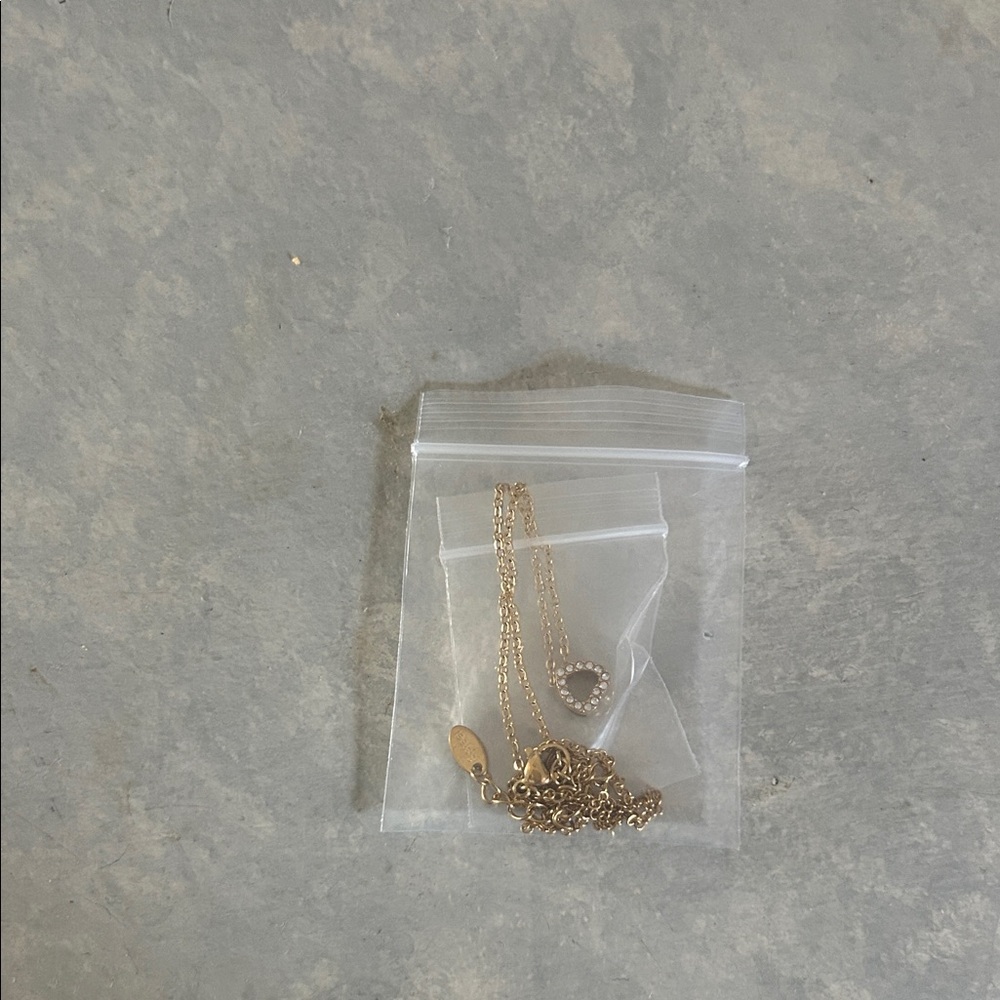 Delicate Gold Heart Pendant Necklace - Elegant Everyday Jewelry